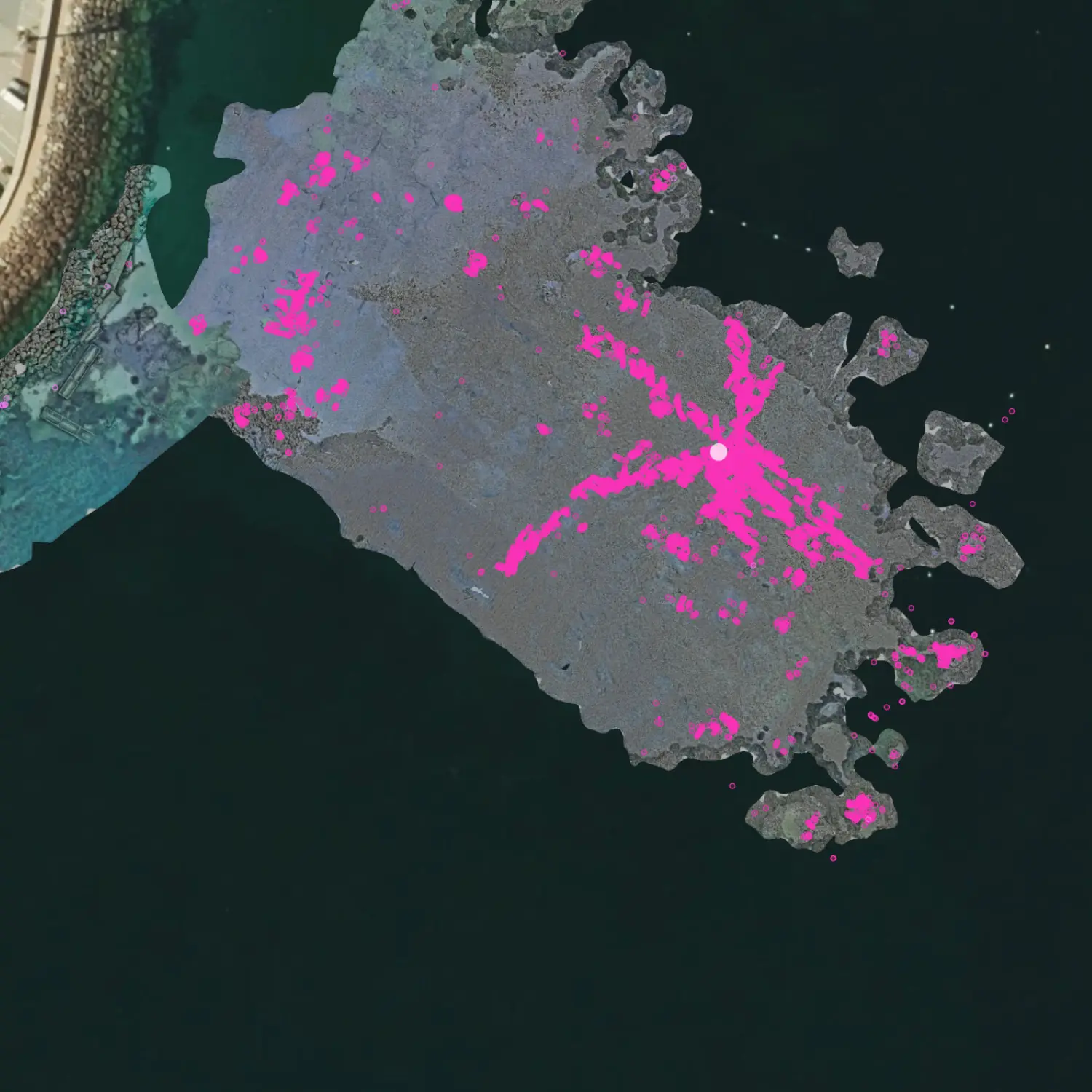 Cosma web platform showing AI-assisted detection and georeferenced imagery of underwater macrowaste in Théoule-sur-Mer.